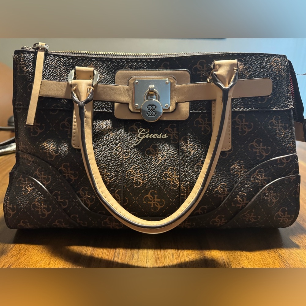 Medium shoulder bag. Lots of room in the inside